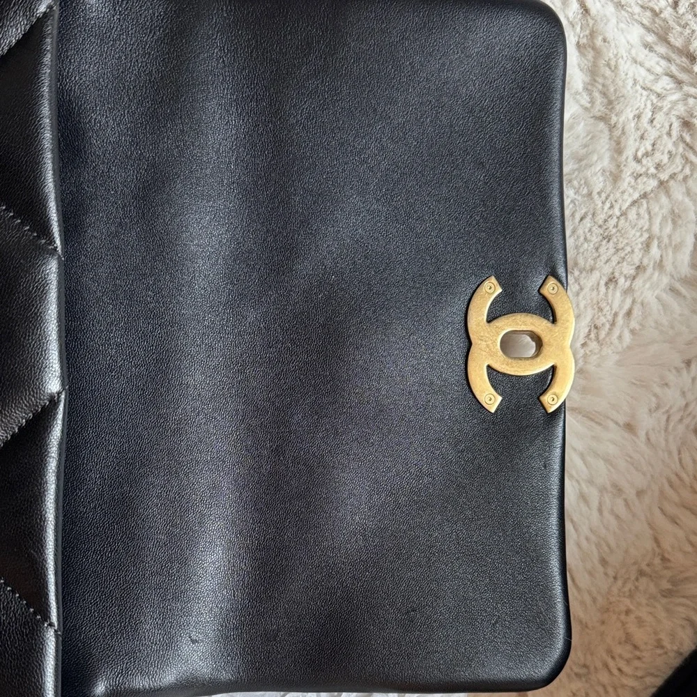 Chic Black Quilted Leather Bag - Picture 10 of 16